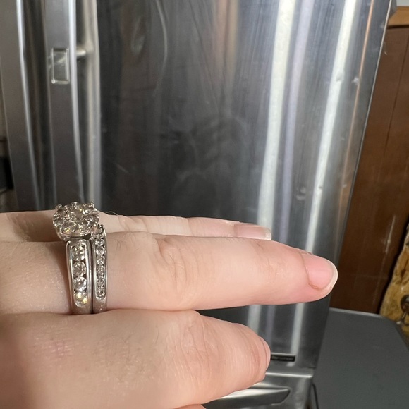 Brand new beautiful 13 diamond women’s wedding set H clarity - Picture 7 of 7